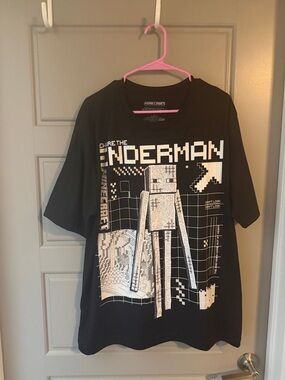 NWOT Minecraft Enderman Graphic Short-Sleeve Tee - Black